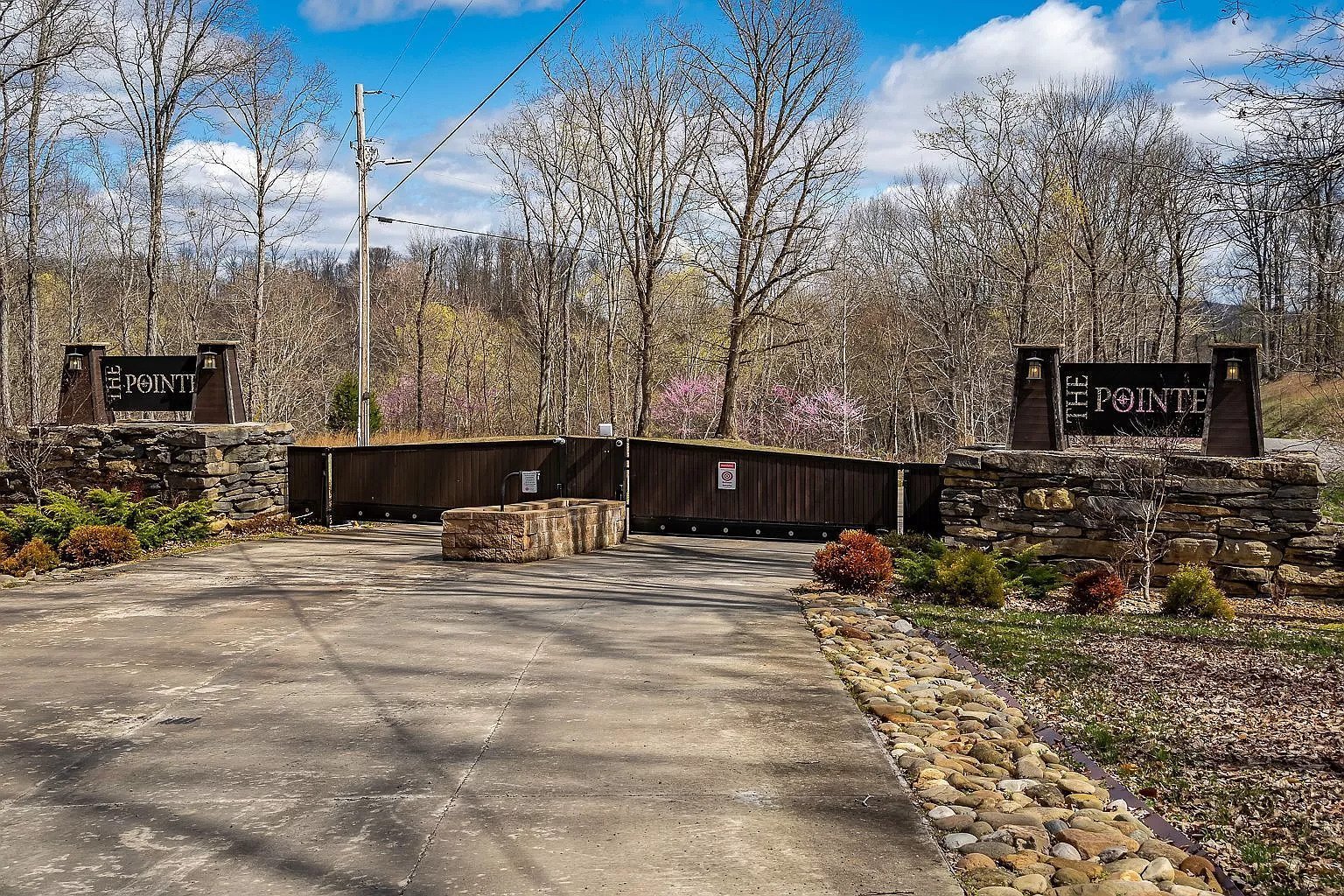 Entrance to Dale Hollow